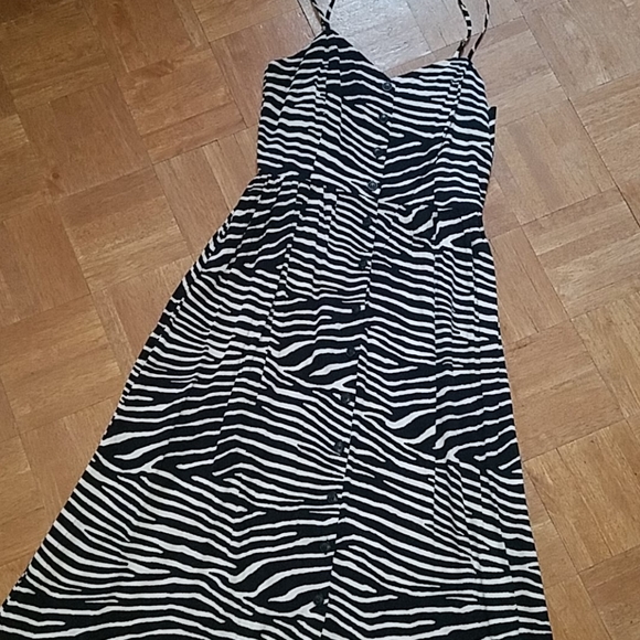 NWOT H&M midi dress 🦓 - Picture 6 of 8